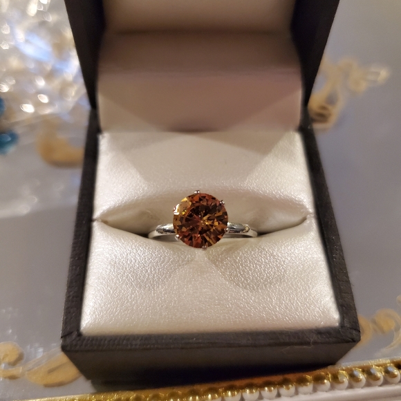 1.2 Carat AAA zirconia topaz birthstone ring - Picture 4 of 5